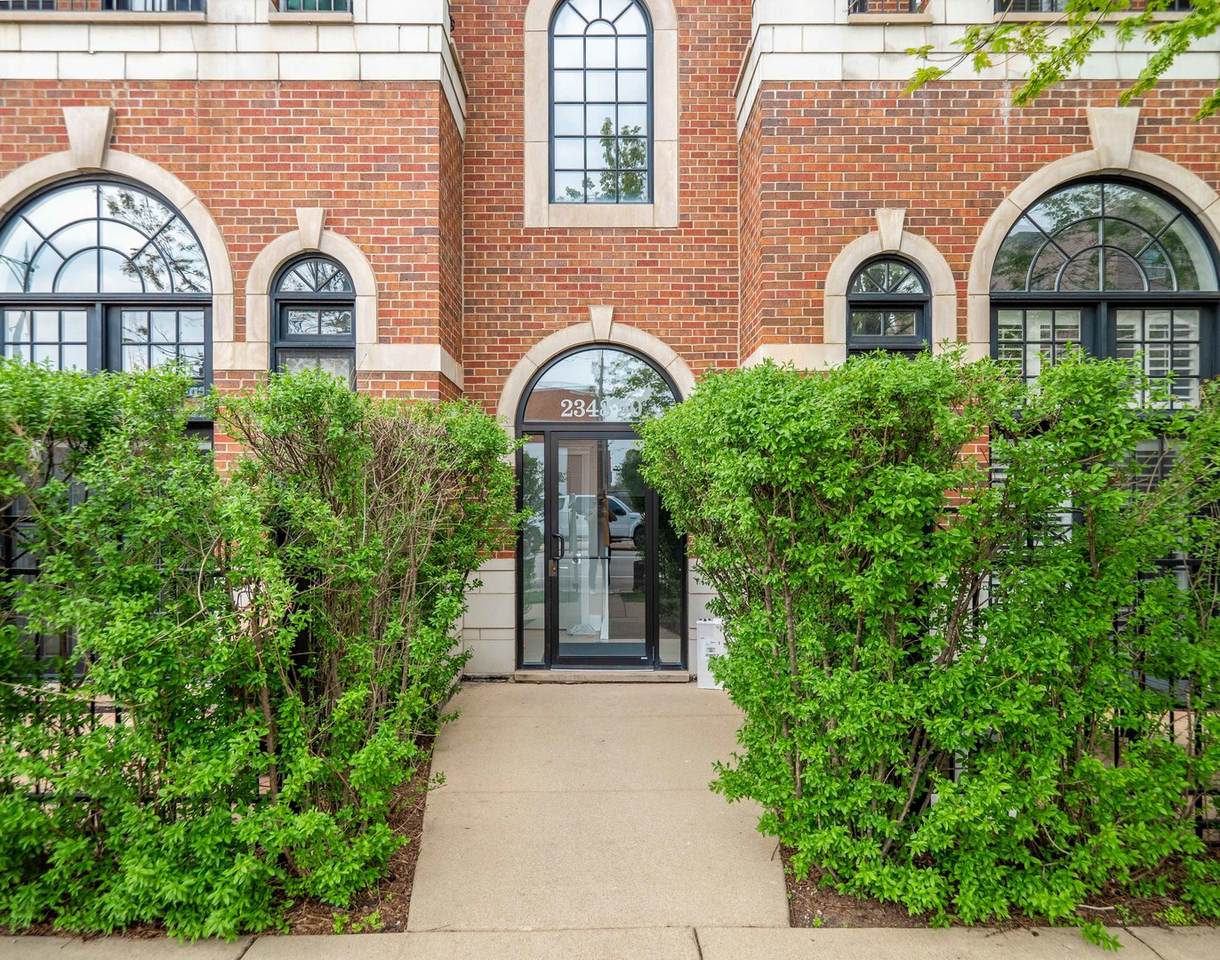 2348 Roscoe Street - Photo 1