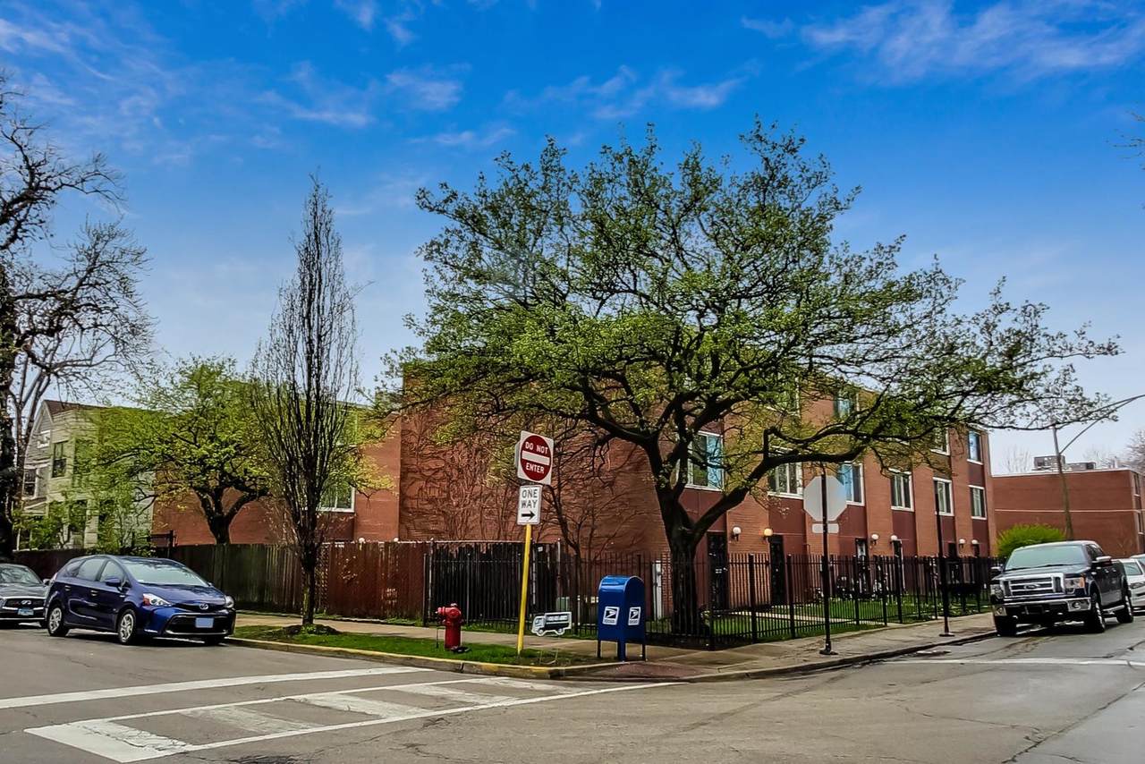 4906 Blackstone Avenue - Photo 1