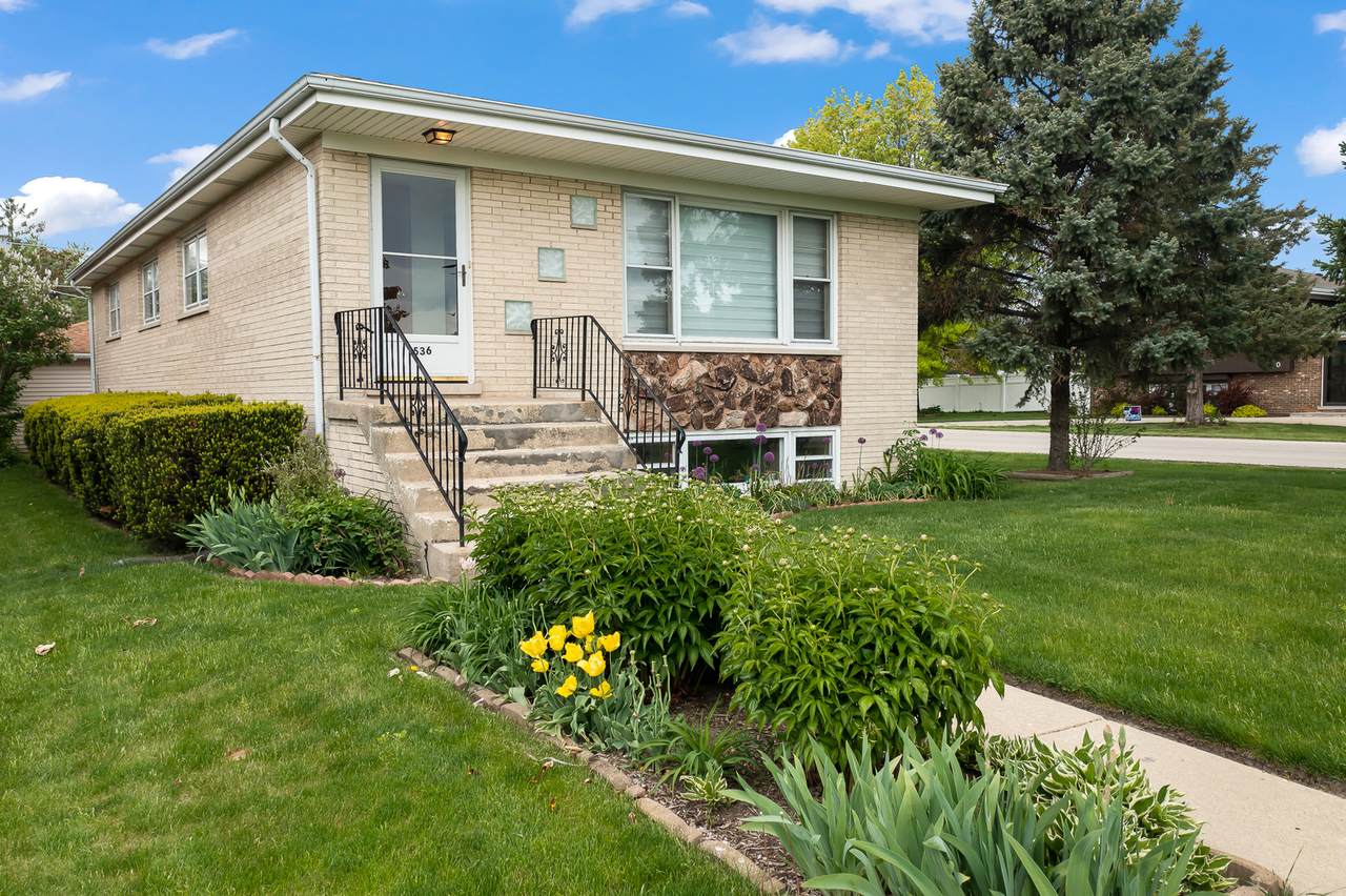 536 Oaklawn Avenue - Photo 1