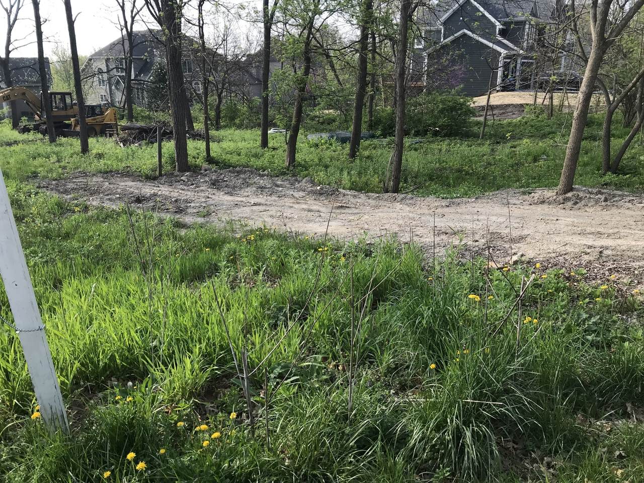 110 Oakwood Drive - Photo 1