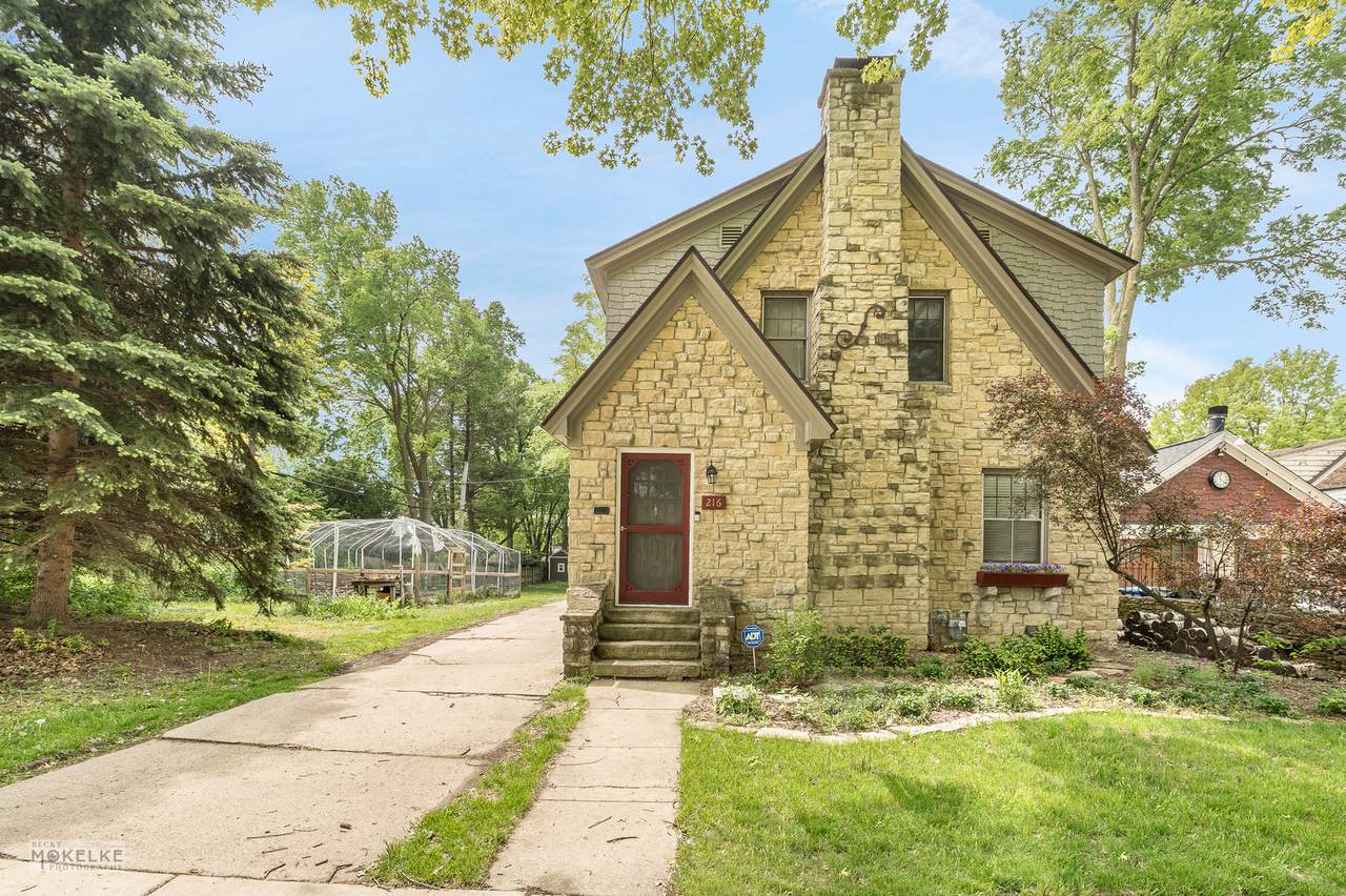 216 Lawndale Avenue - Photo 1