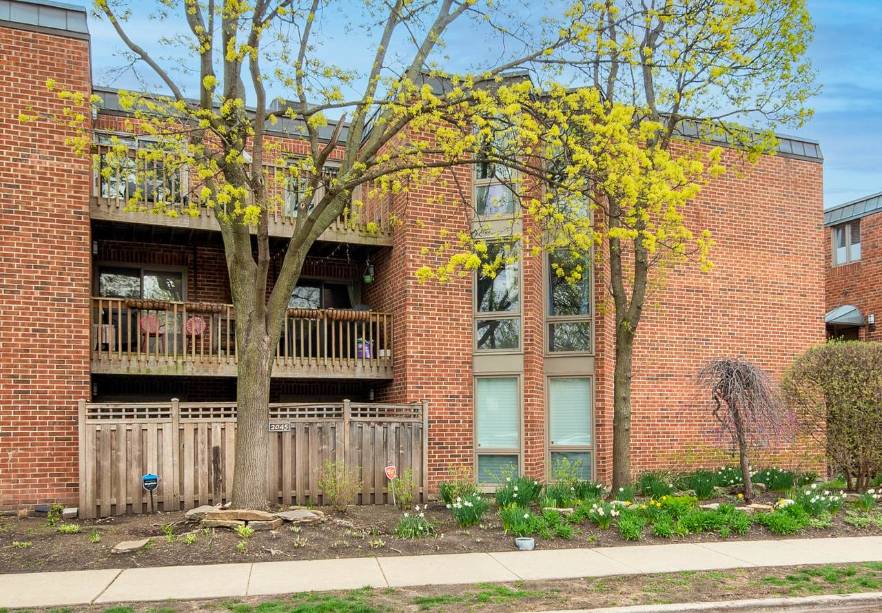 2045 Larrabee Street - Photo 1