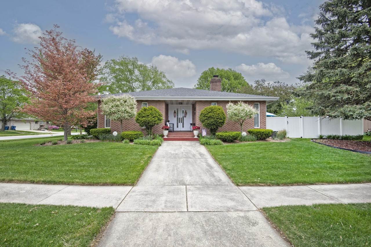 899 Lakewood Drive - Photo 1