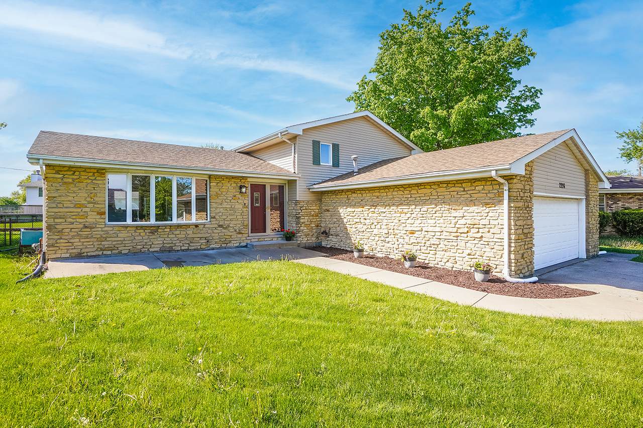 2206 Brookwood Court - Photo 1