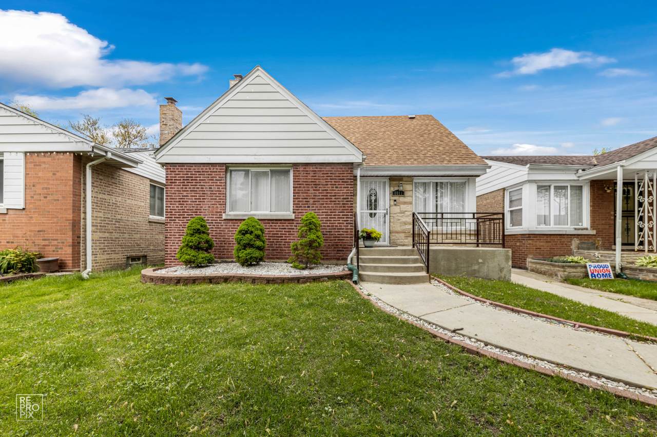 8011 Trumbull Avenue - Photo 1