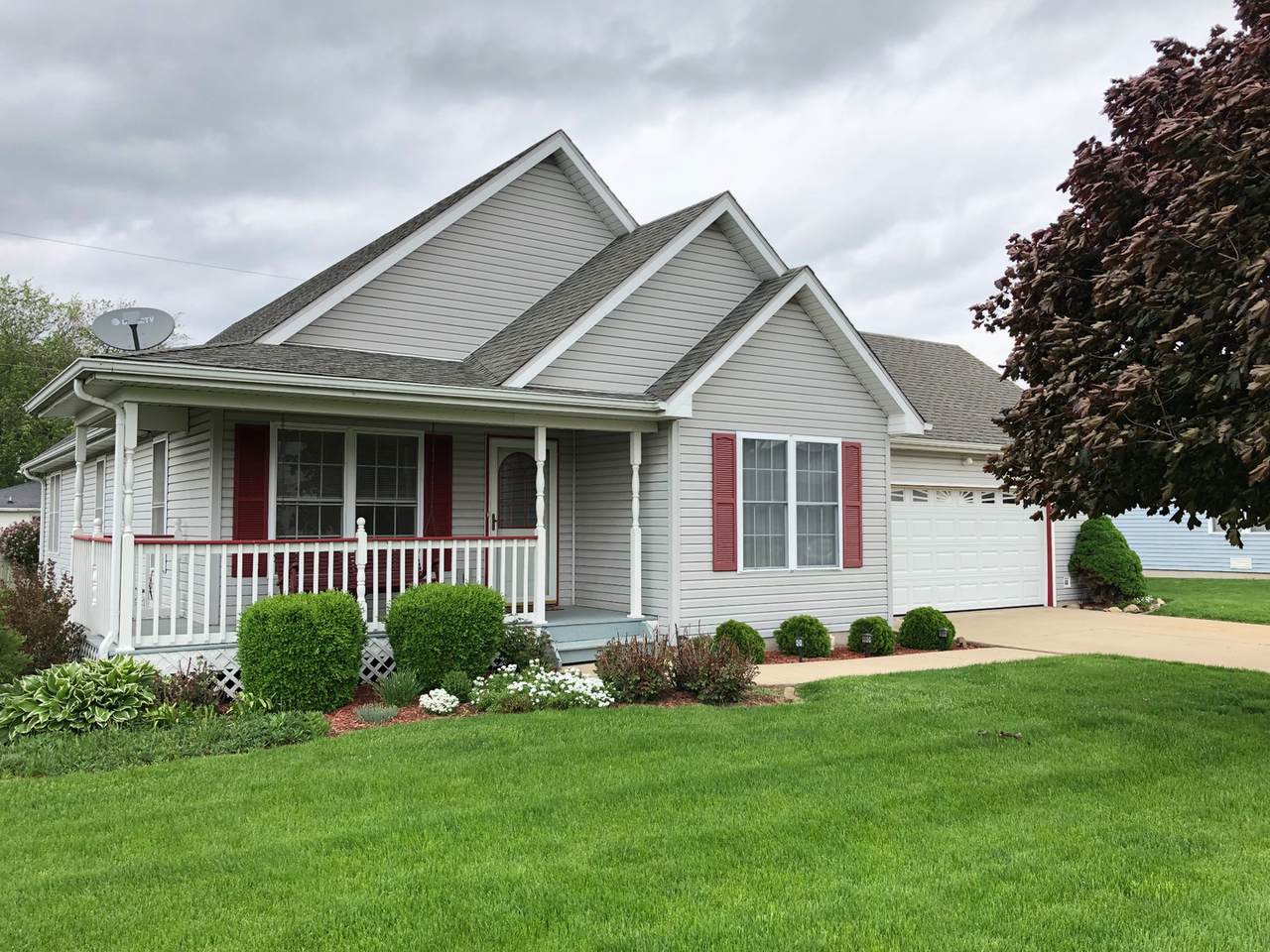 325 Willis Avenue - Photo 1
