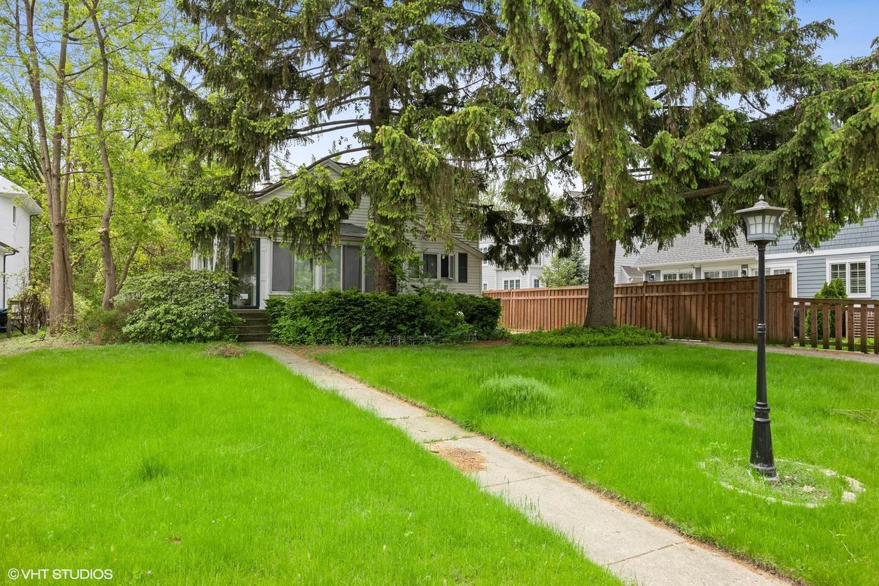 2119 Wilmette Avenue - Photo 1
