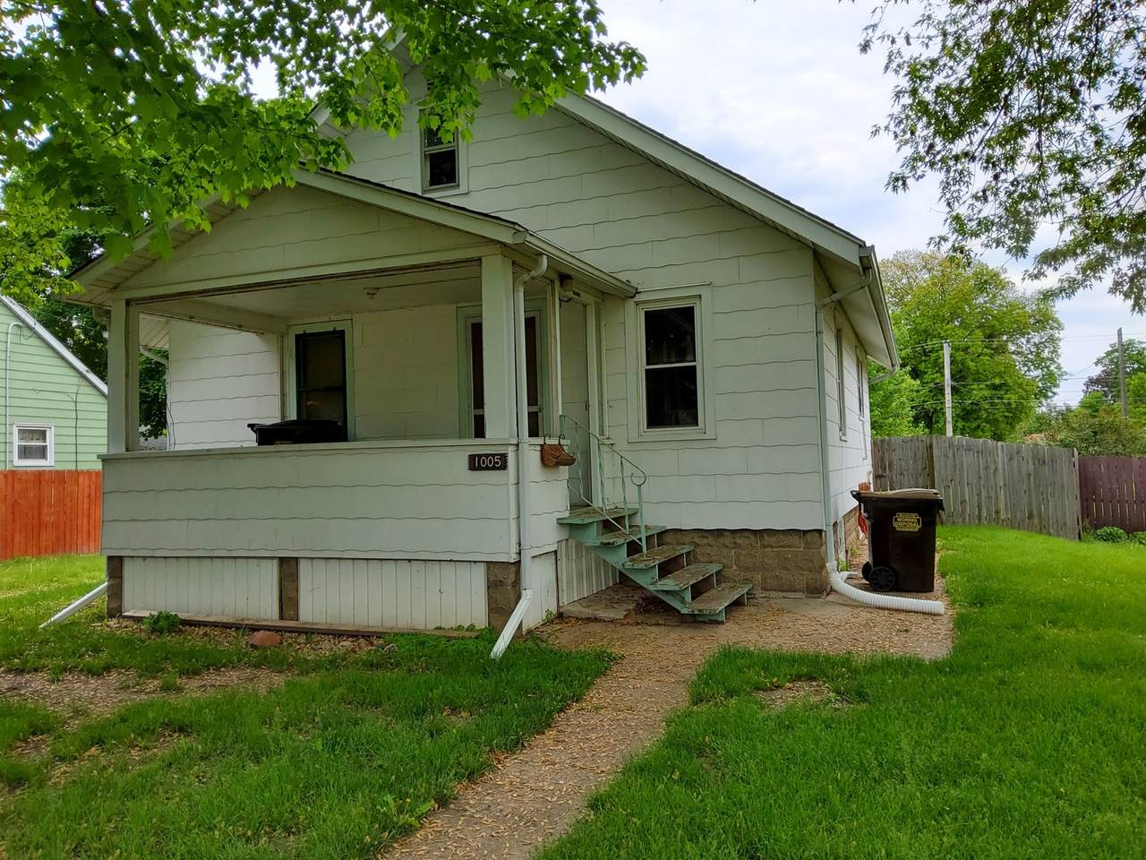 1005 9th Avenue - Photo 1