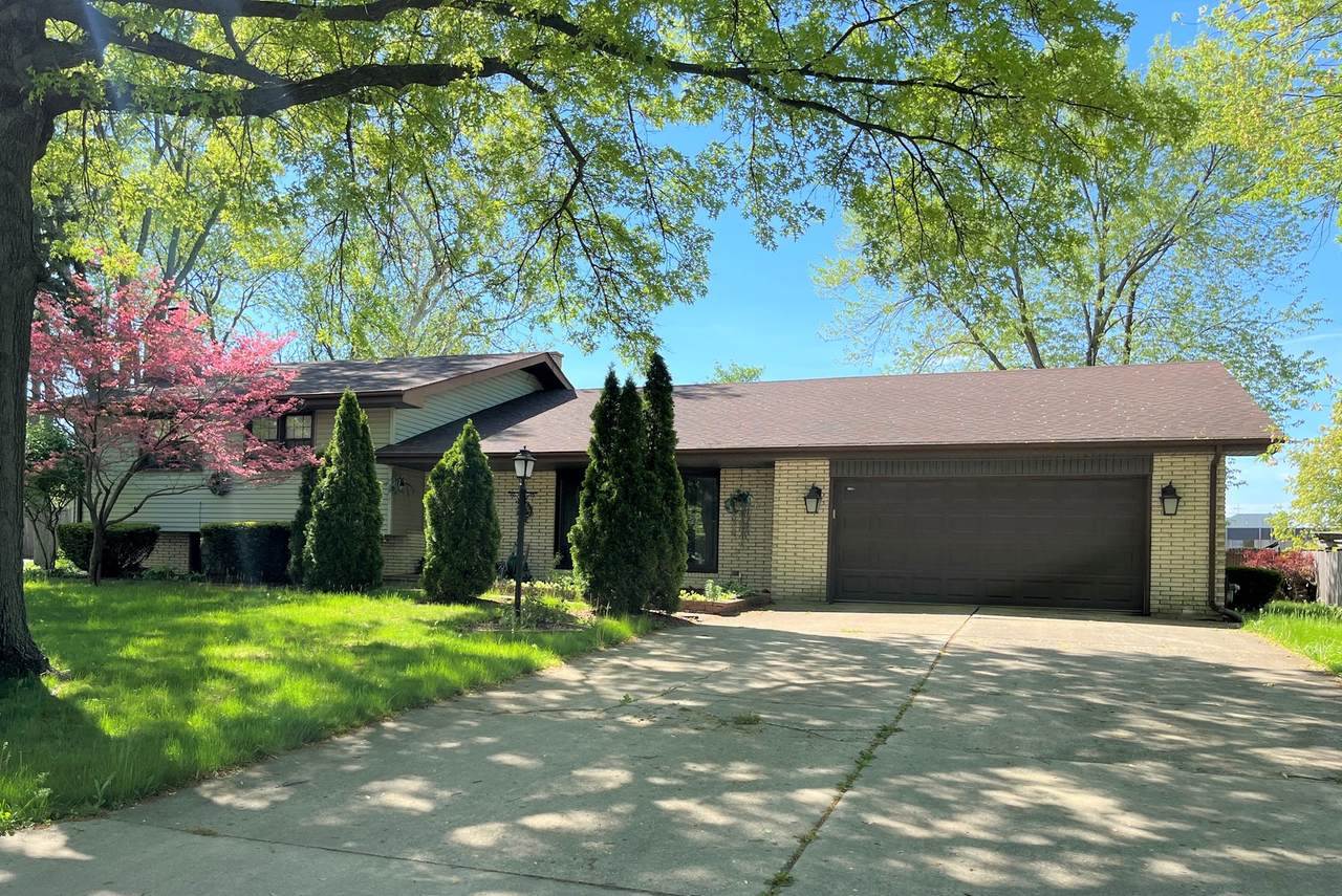 3010 Twin Oaks Drive - Photo 1