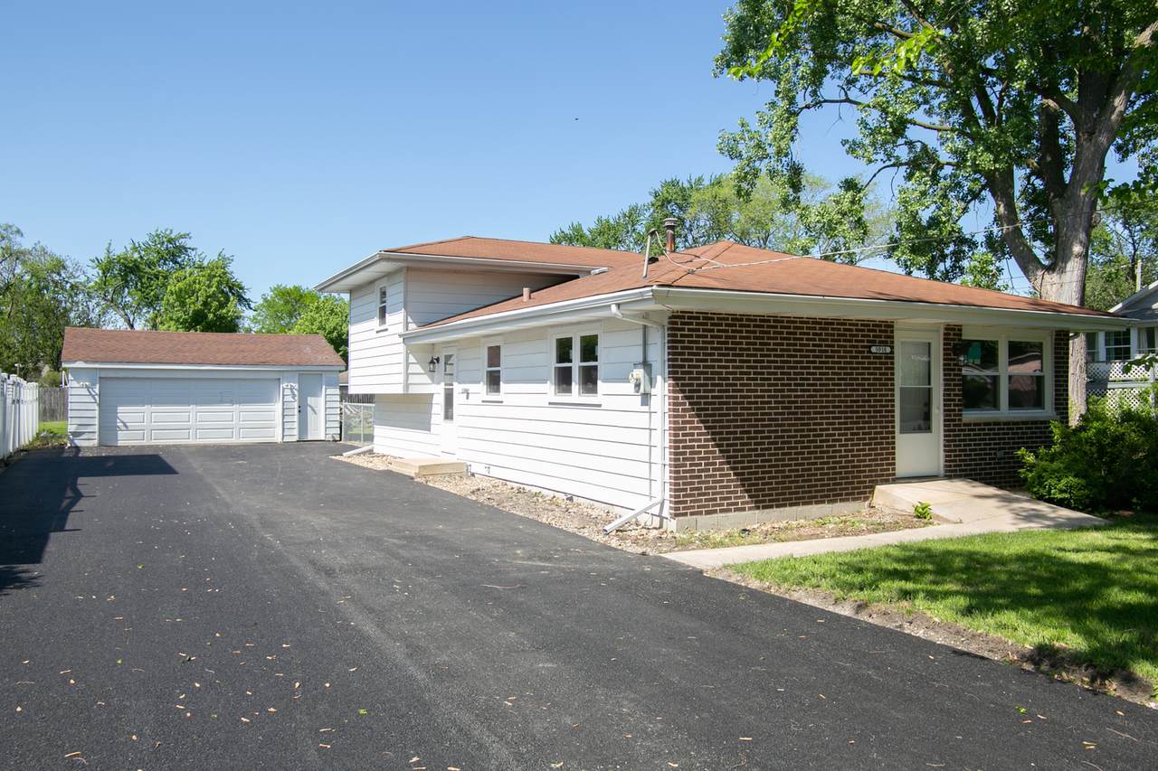 5010 156th Street - Photo 1