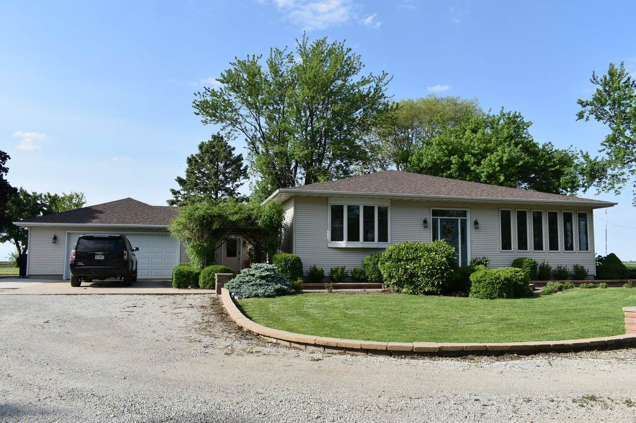 9933 1100 East Road - Photo 1