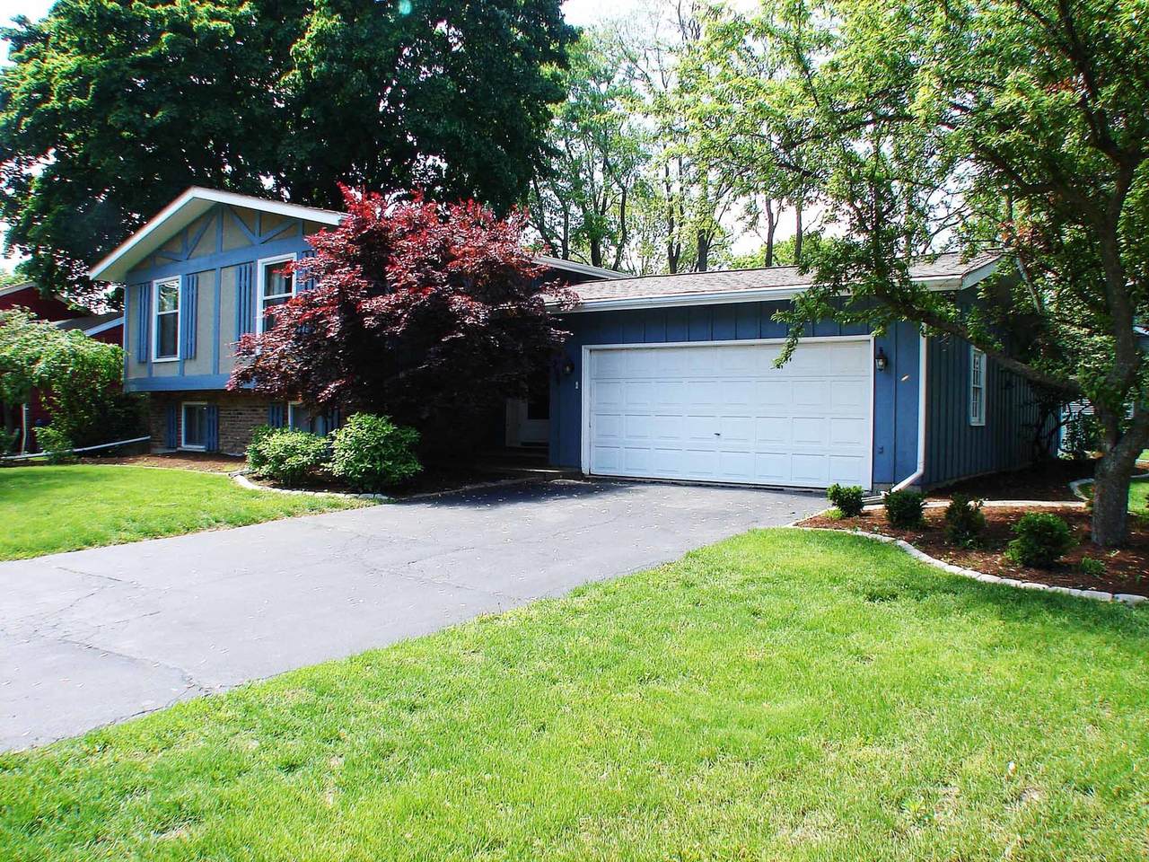200 Hillcrest Drive - Photo 1