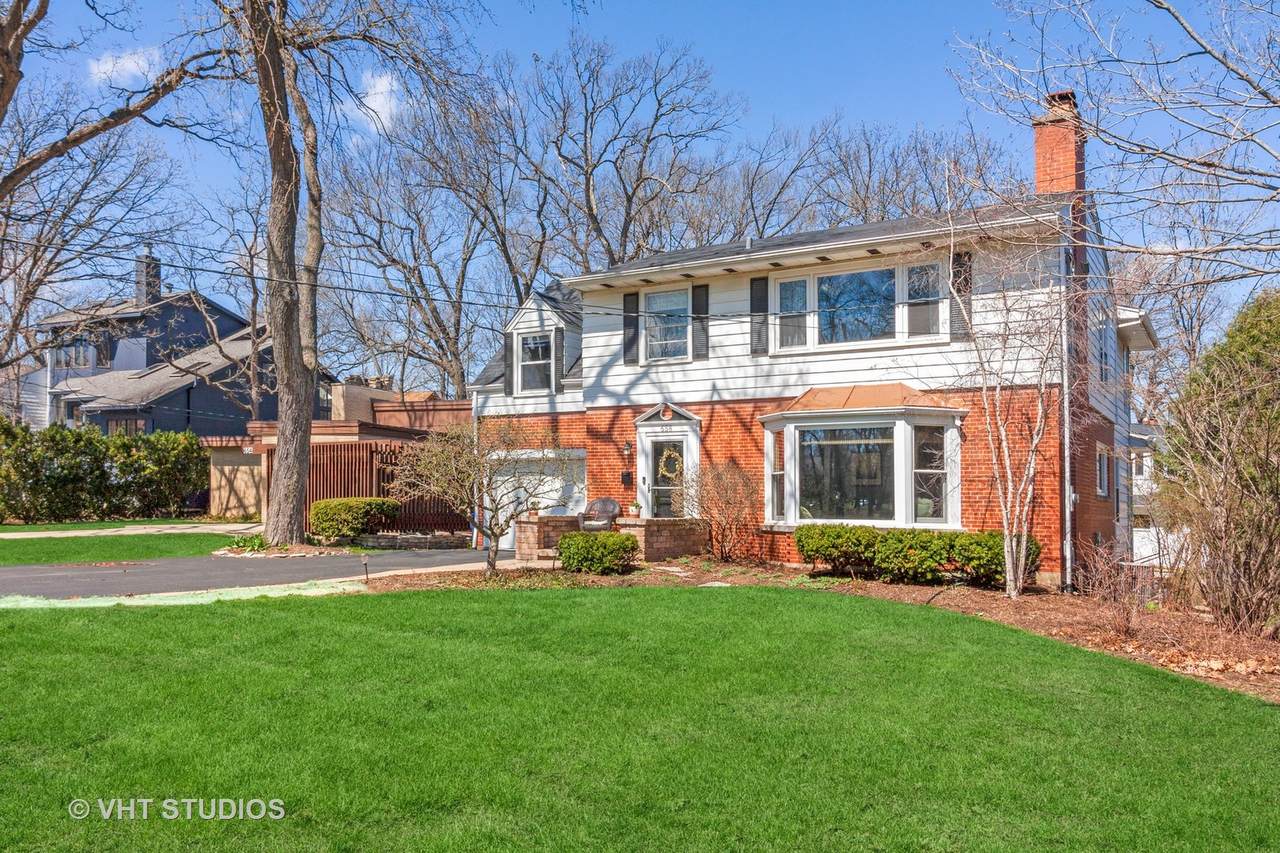 658 Essex Road - Photo 1