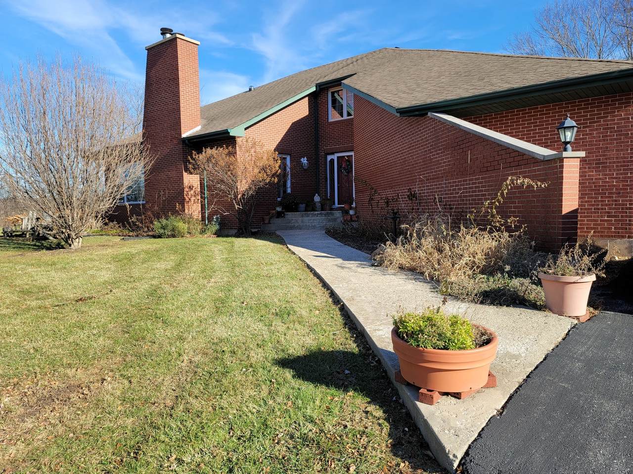 38235 Adelphi Avenue - Photo 1