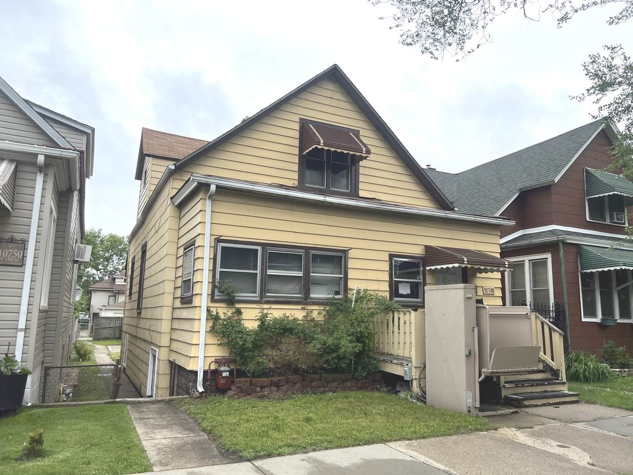 10748 Avenue G - Photo 1