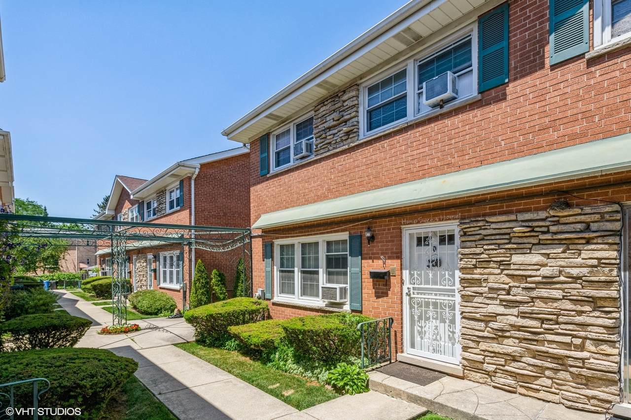 4558 Milwaukee Avenue - Photo 1