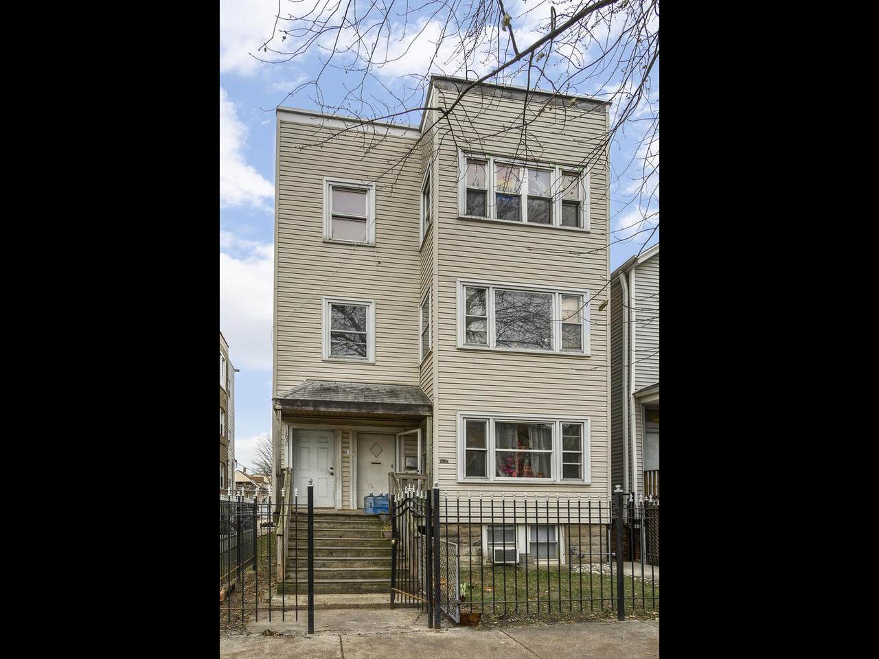 1639 Drake Avenue - Photo 1