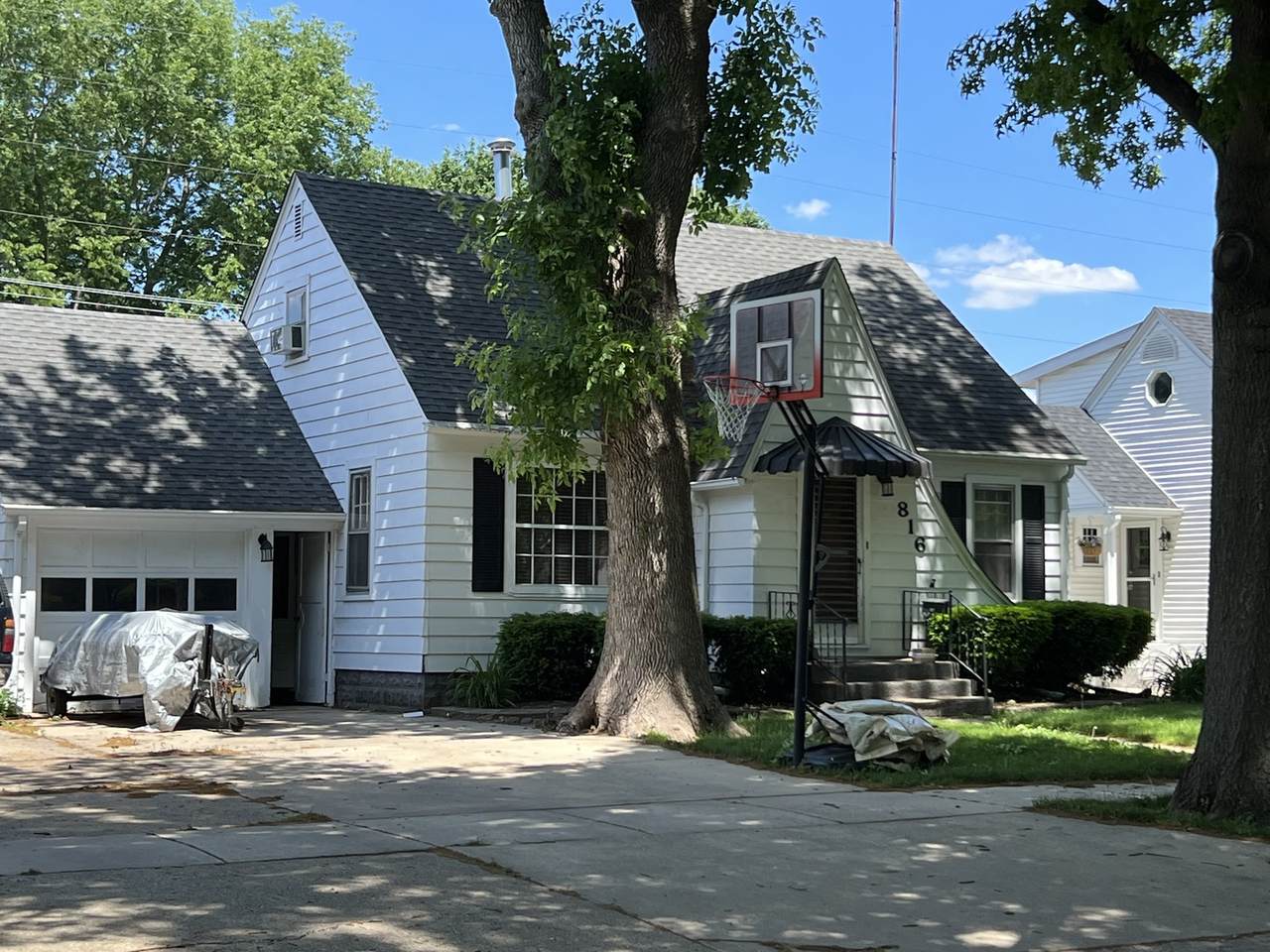 816 & 816 1/2 Douglas Street - Photo 1