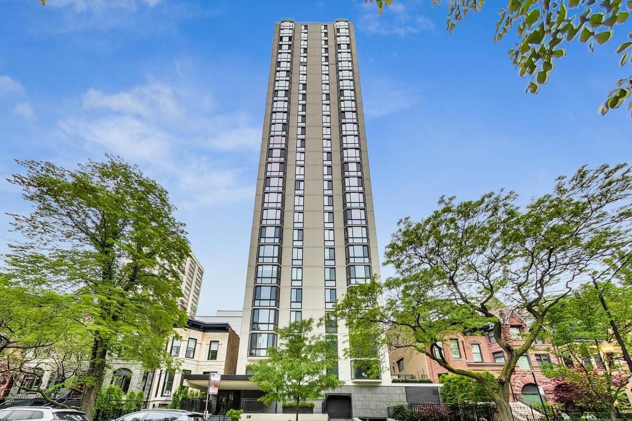 1530 Dearborn Parkway - Photo 1