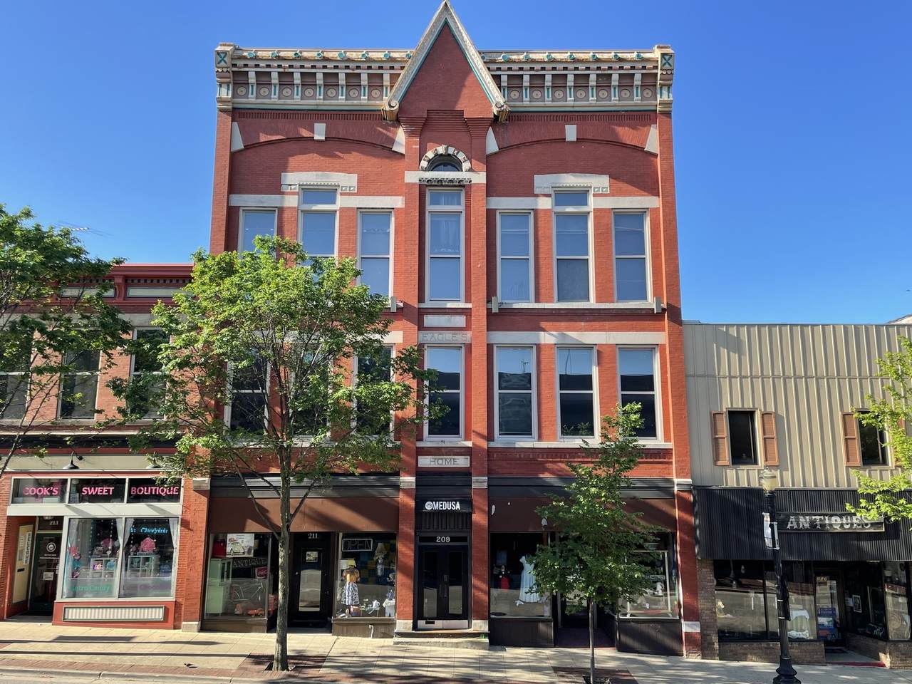 209 Chicago Street - Photo 1