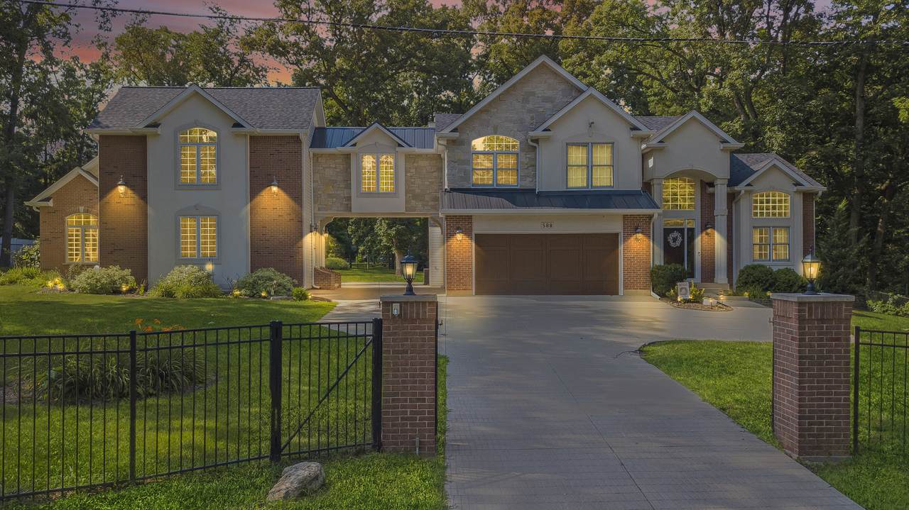 588 Holiday Drive - Photo 1