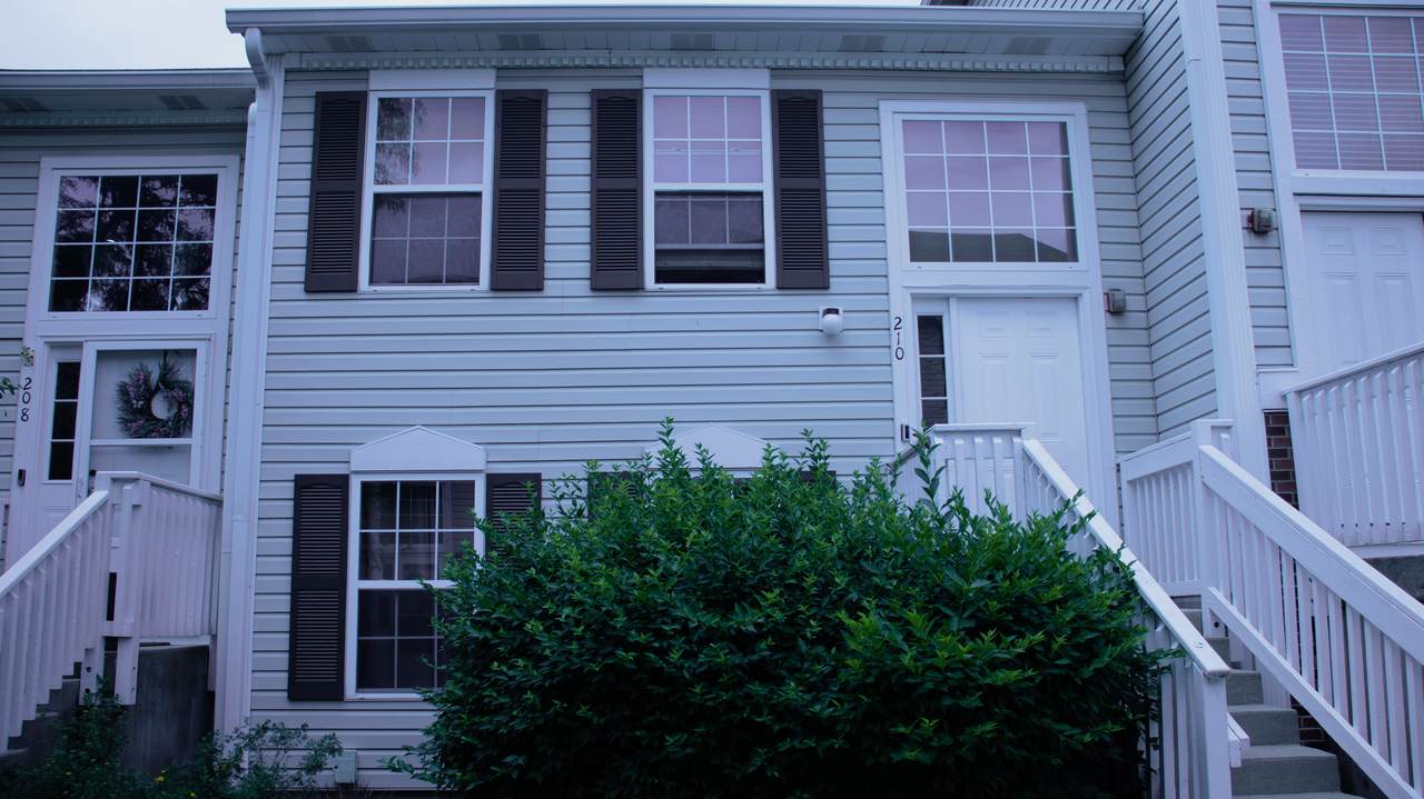 210 Victoria Circle - Photo 1