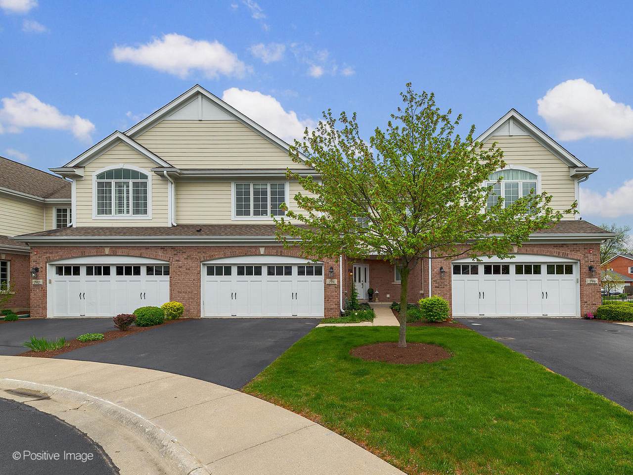 794 Parkview Court - Photo 1
