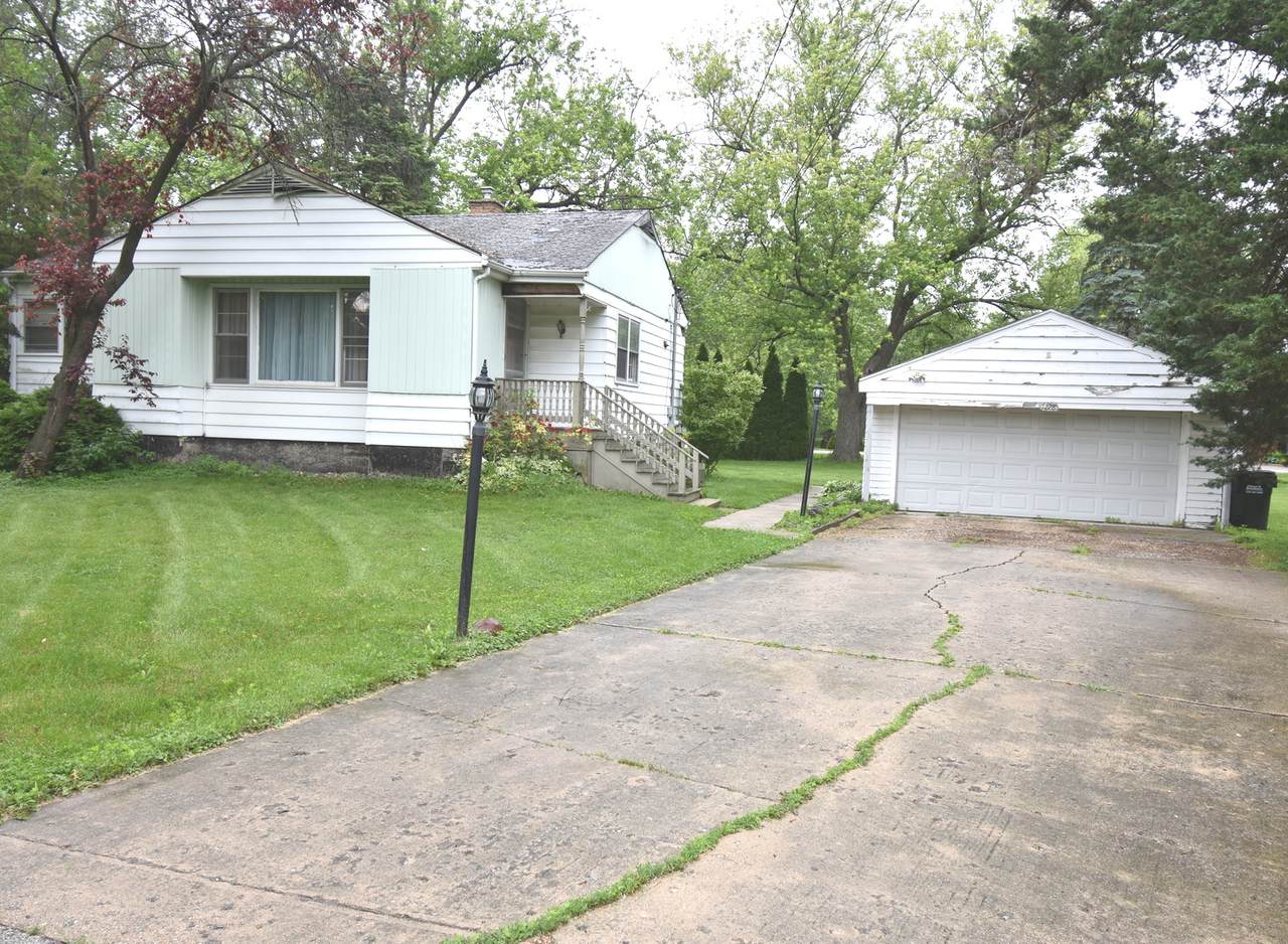 1228 Center Lane - Photo 1