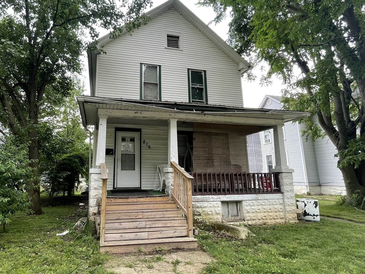 876 East Avenue - Photo 1