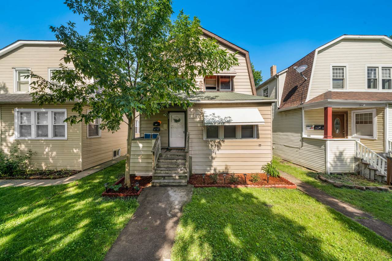 2042 Darrow Avenue - Photo 1