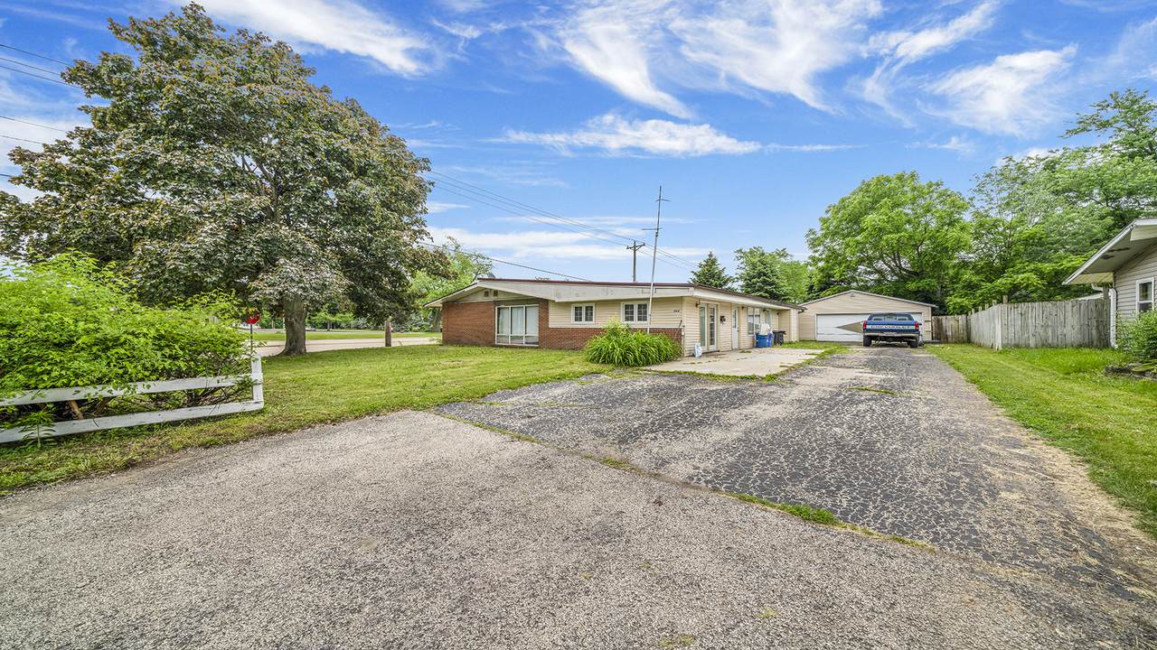 1104 Campus Hills Boulevard - Photo 1