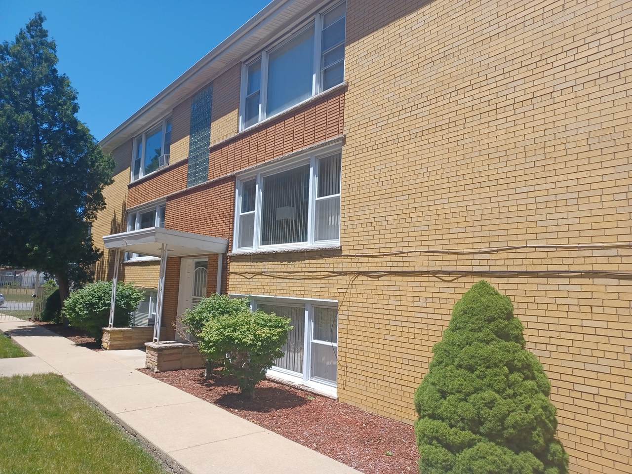 7951 Kedzie Avenue - Photo 1