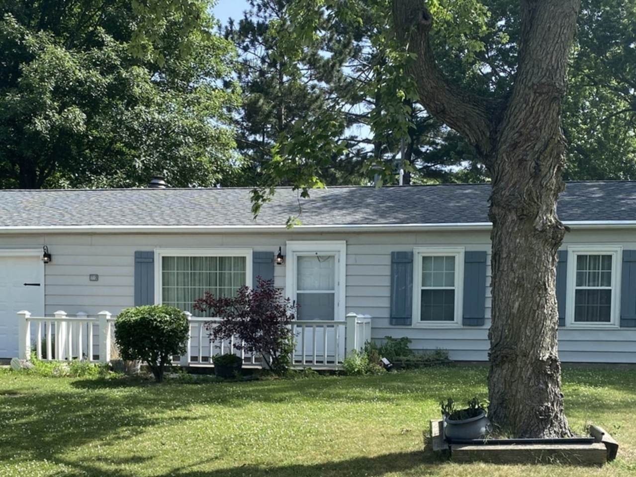 1110 Hollycrest Drive - Photo 1