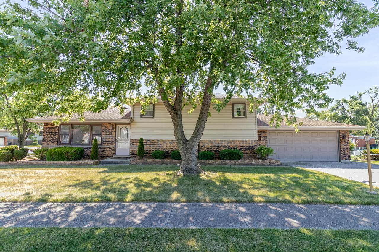 19130 Wentworth Avenue - Photo 1