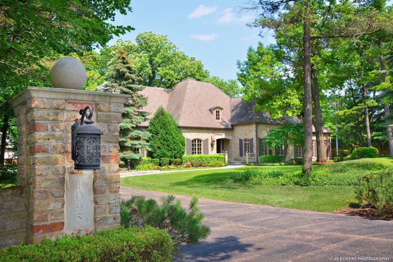 1095 Fisher Lane - Photo 1
