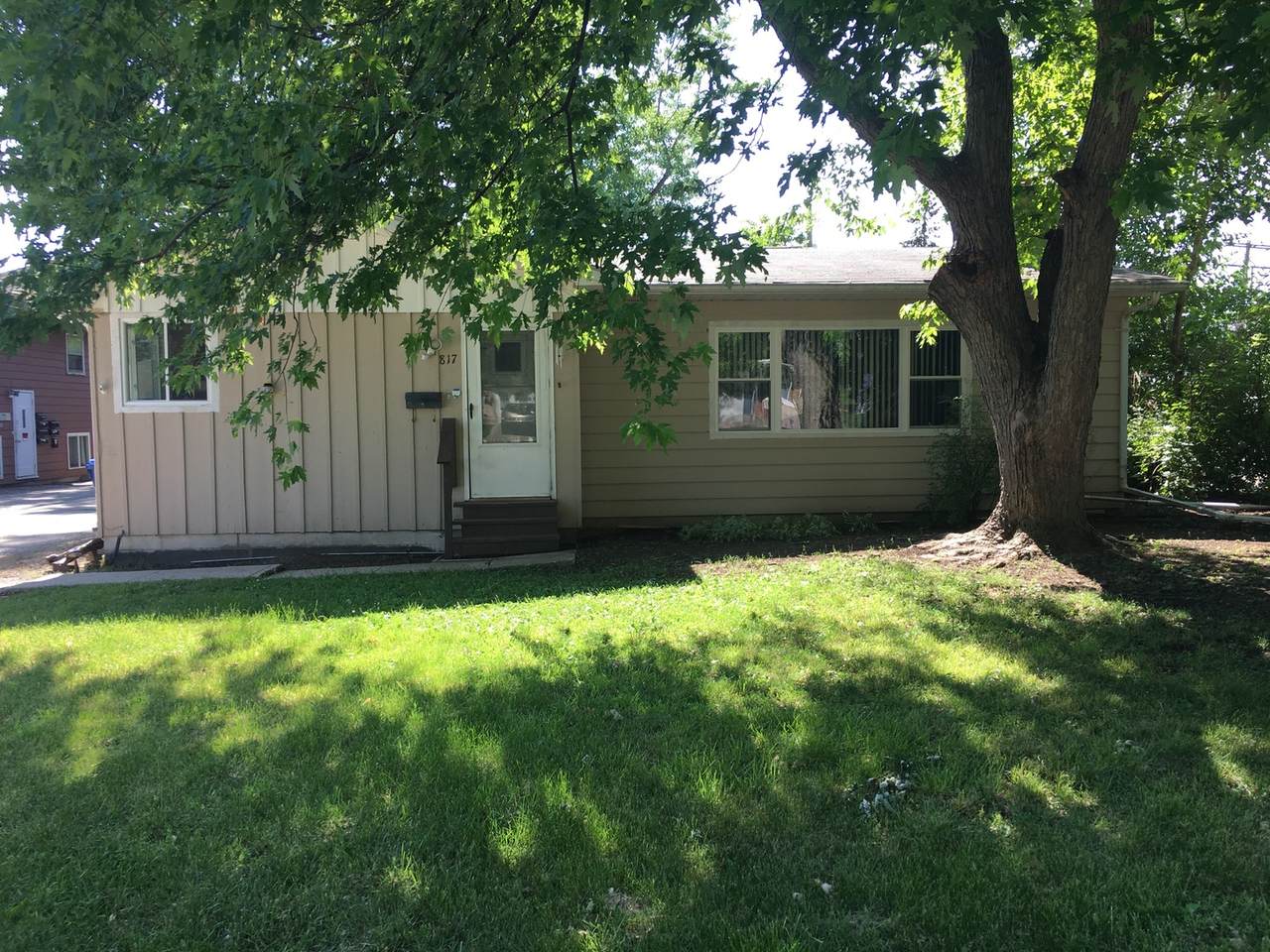 817 Charles Street - Photo 1