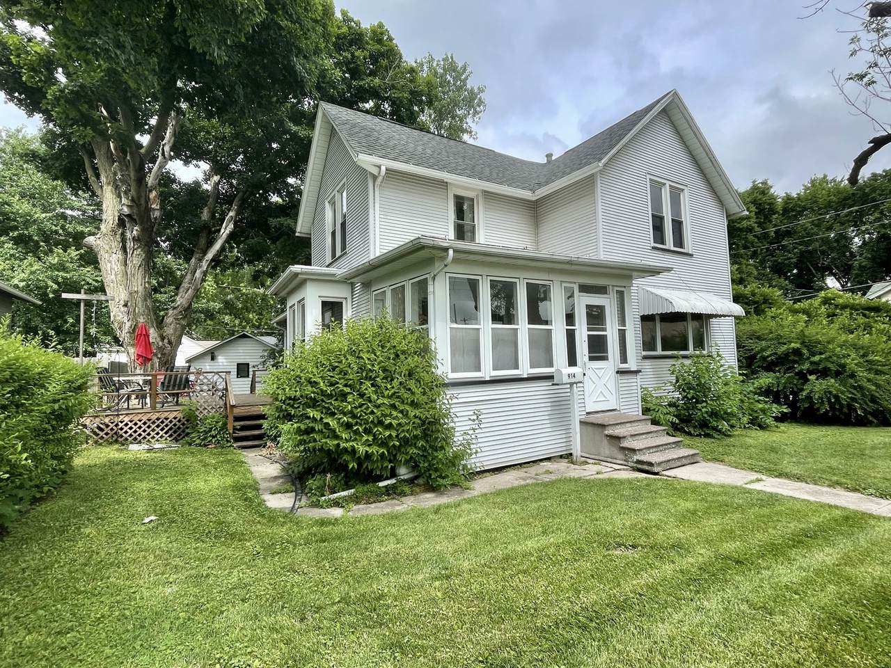 914 Pleasant Street - Photo 1