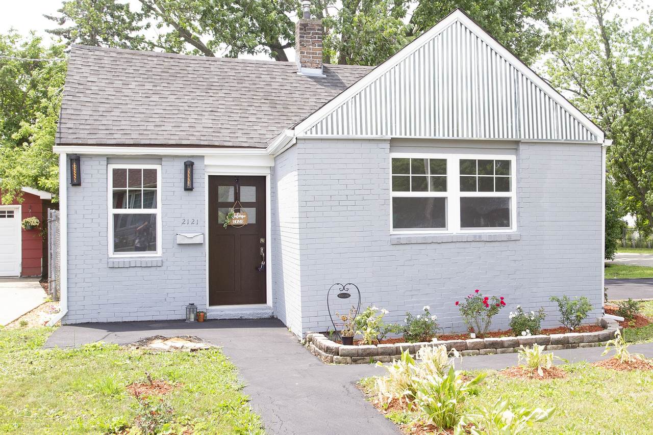 2121 33rd Street - Photo 1