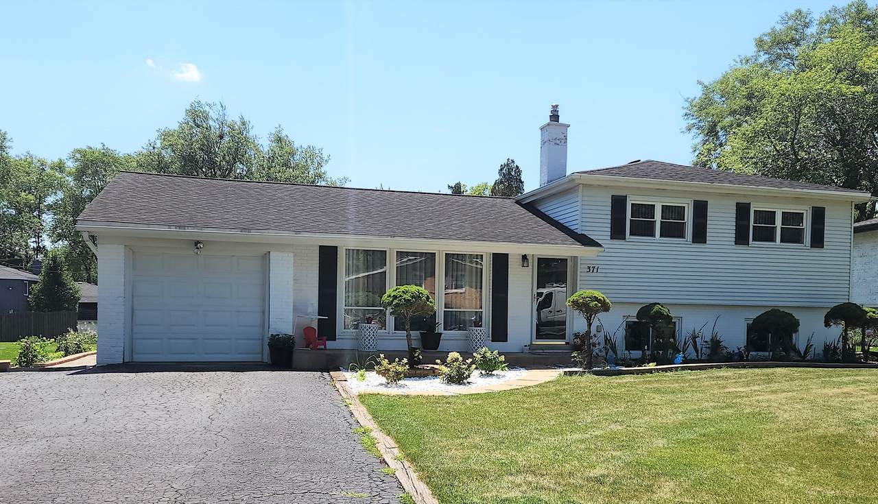 22W371 Birchwood Drive - Photo 1