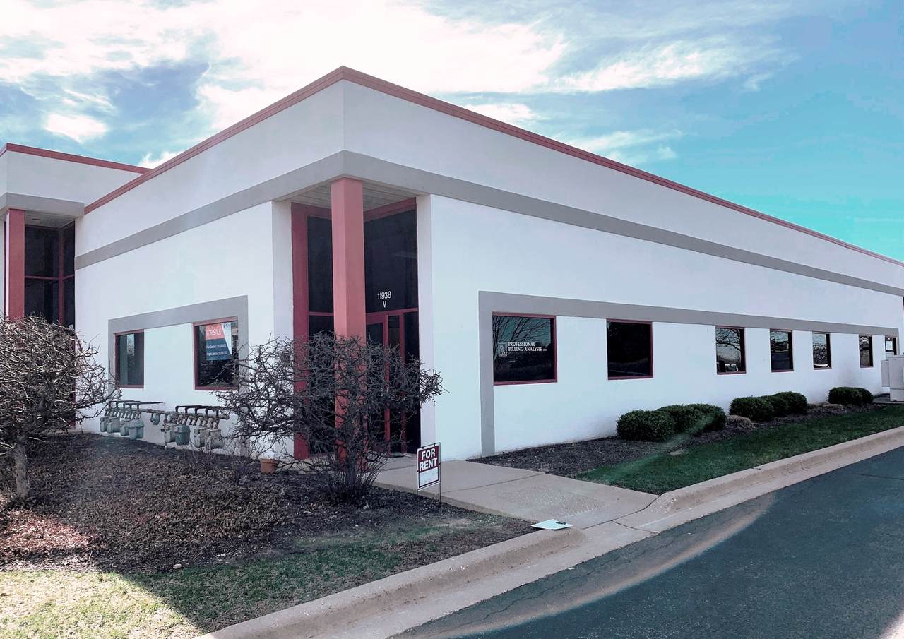 11938 Oak Creek Parkway - Photo 1