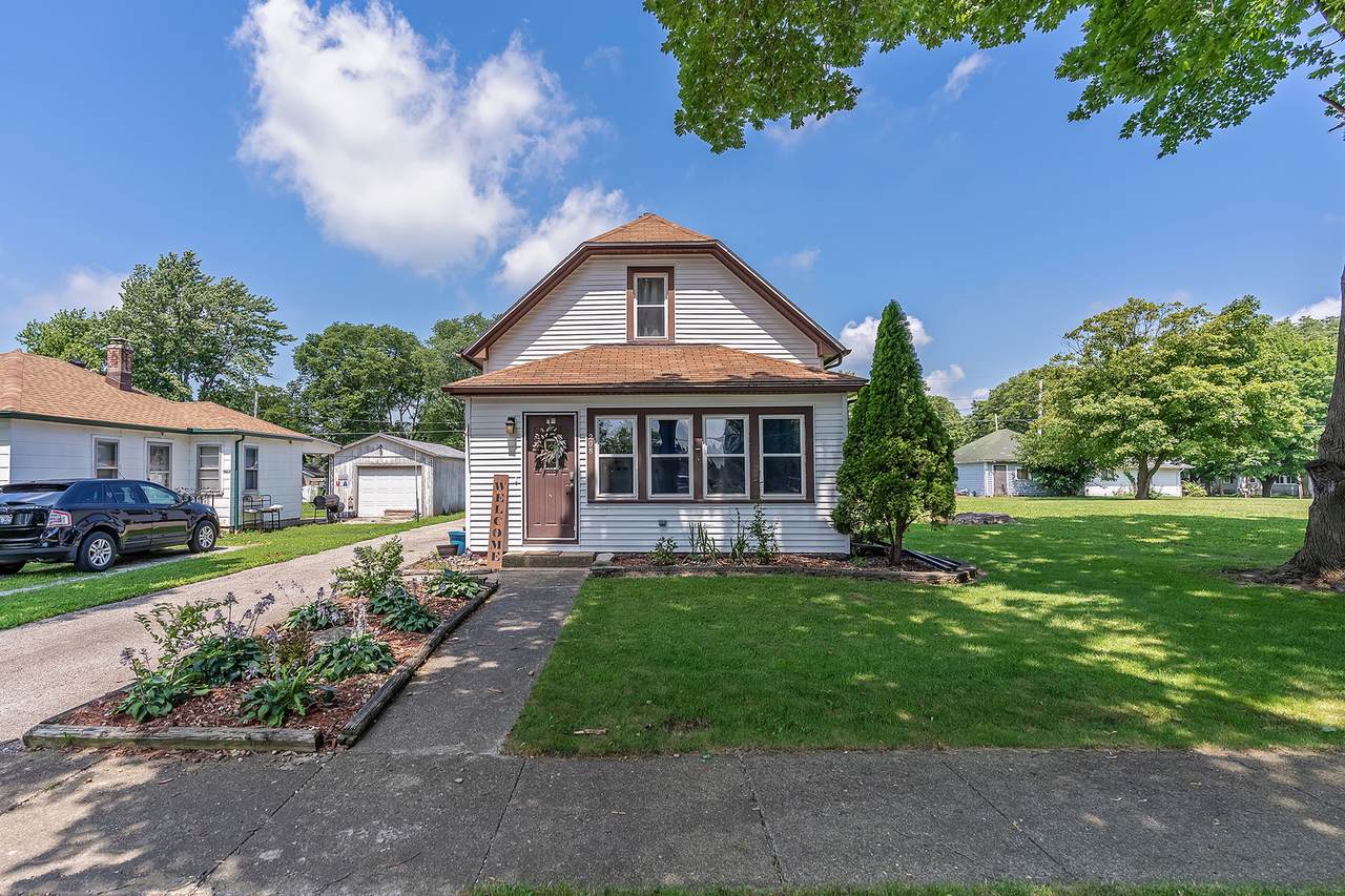 208 Oak Street - Photo 1