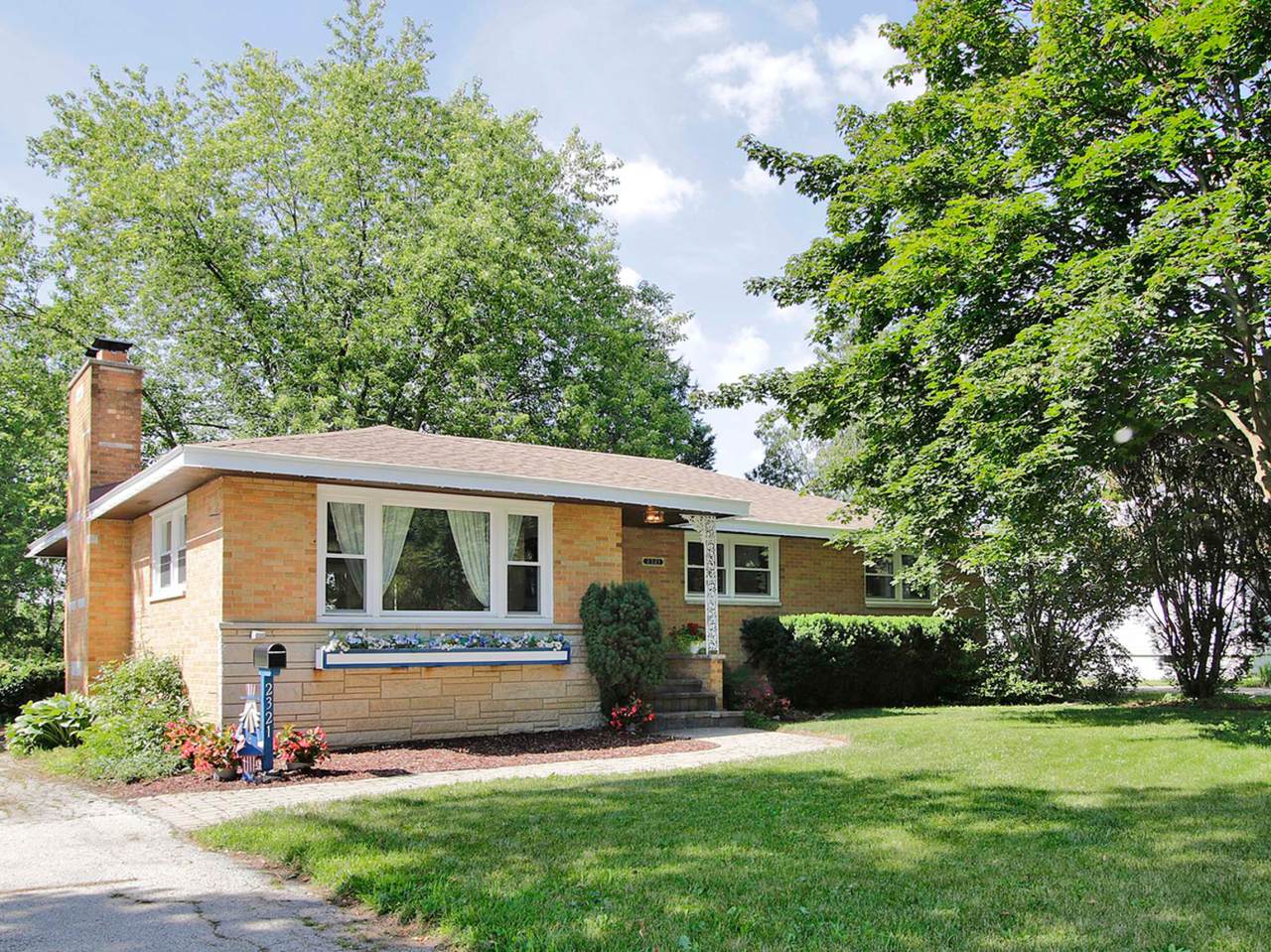 2321 33rd Street - Photo 1