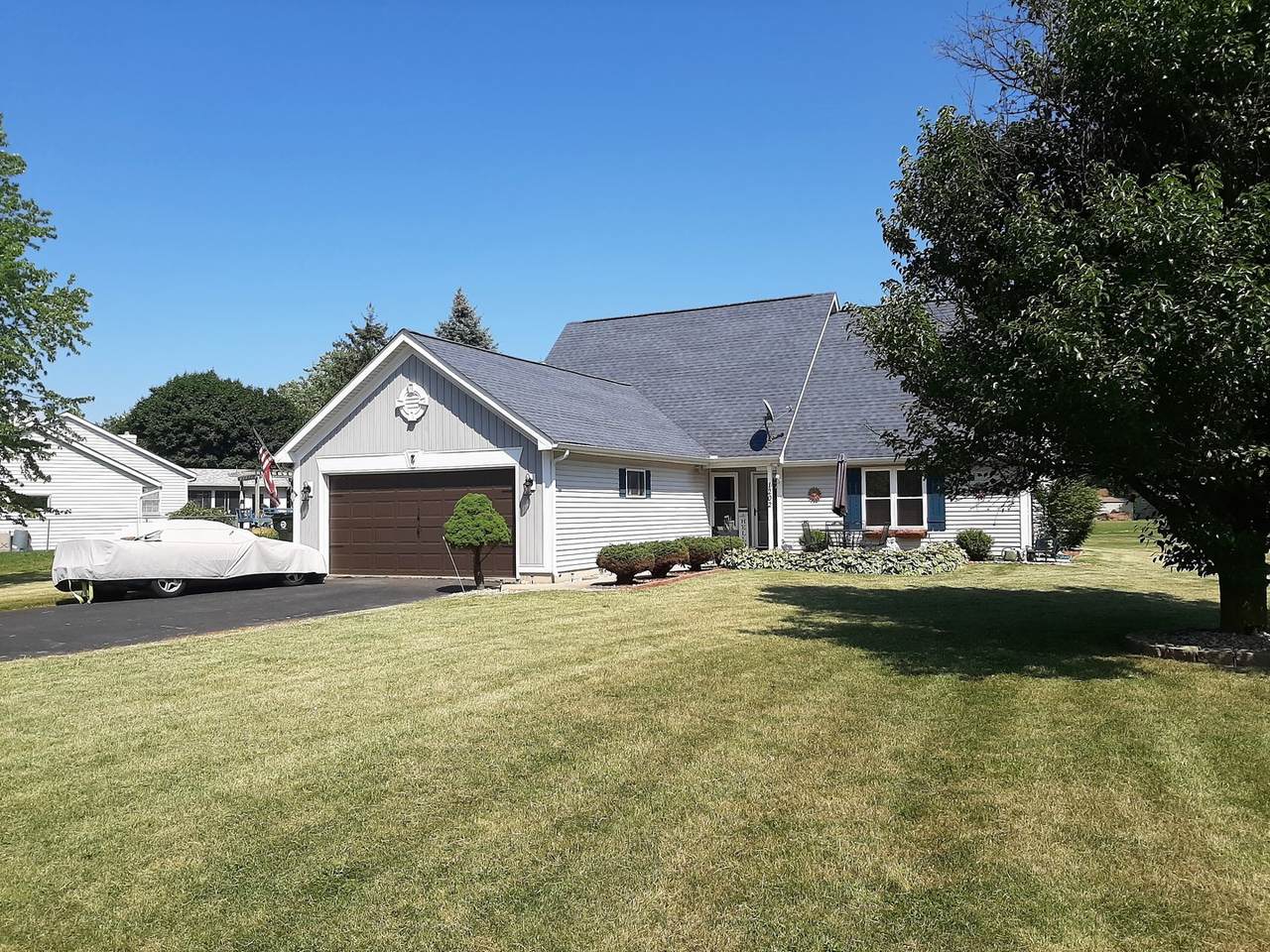 1202 Holiday Drive - Photo 1