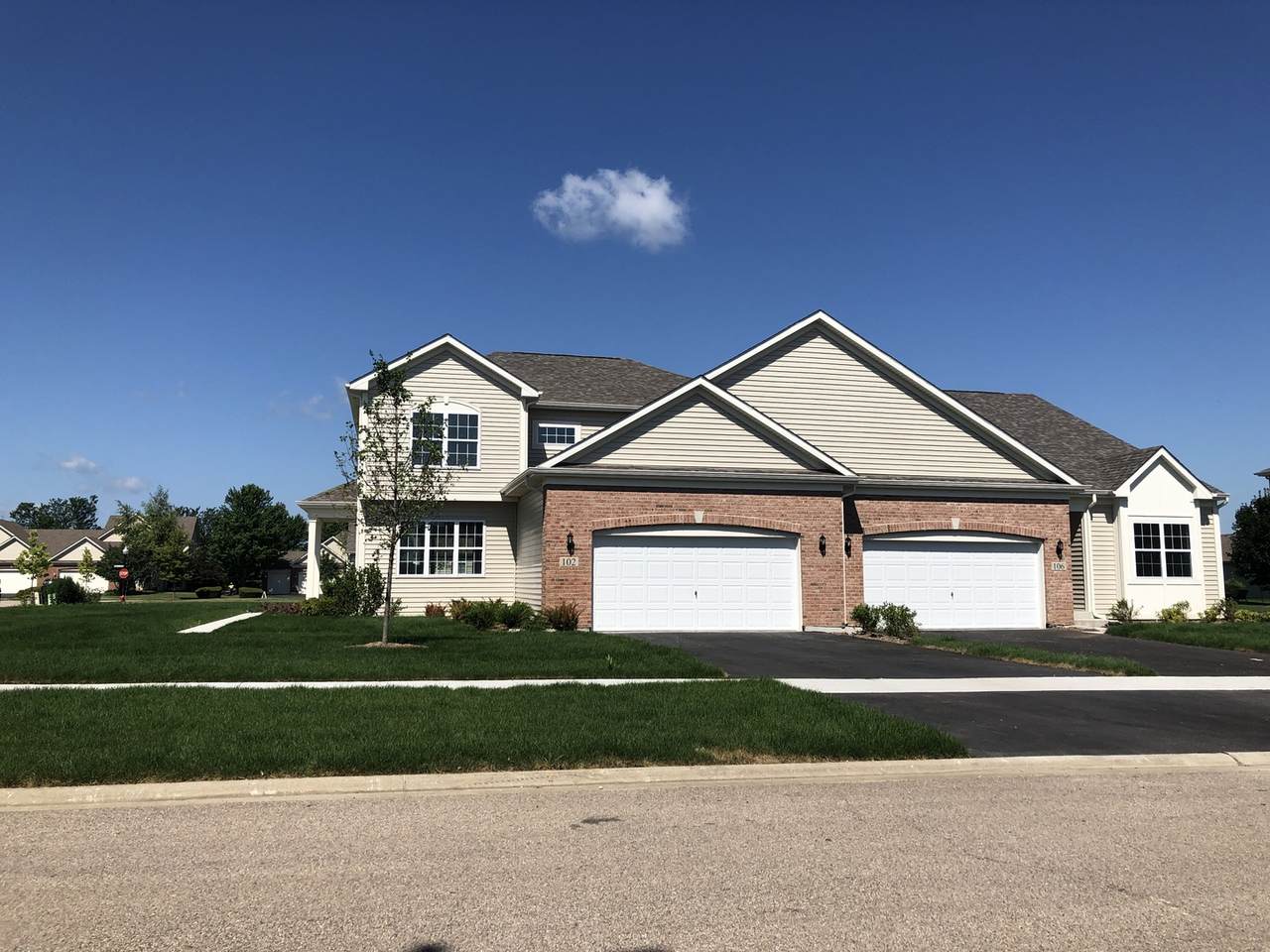 102 Easton Drive - Photo 1