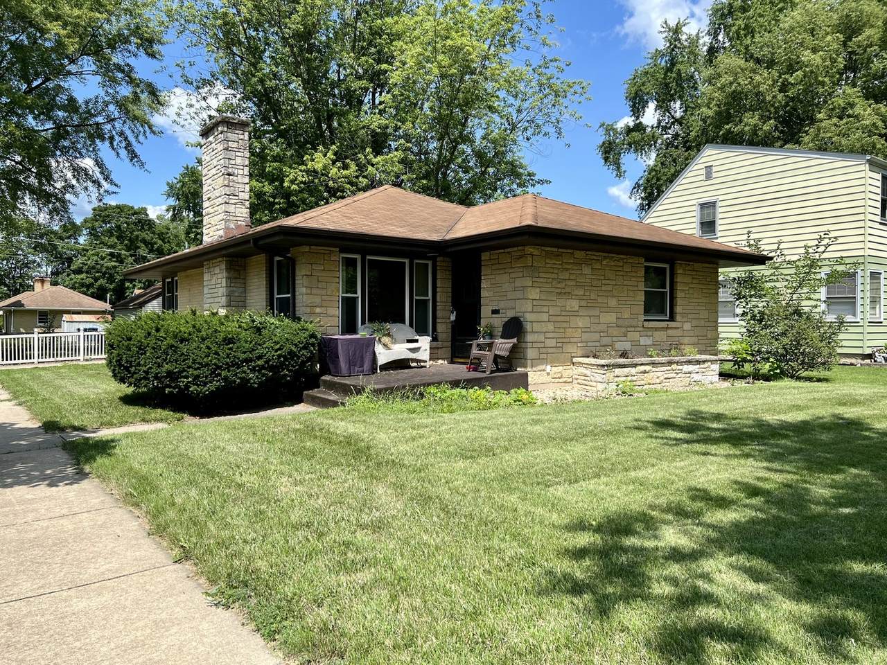 995 7th Avenue - Photo 1