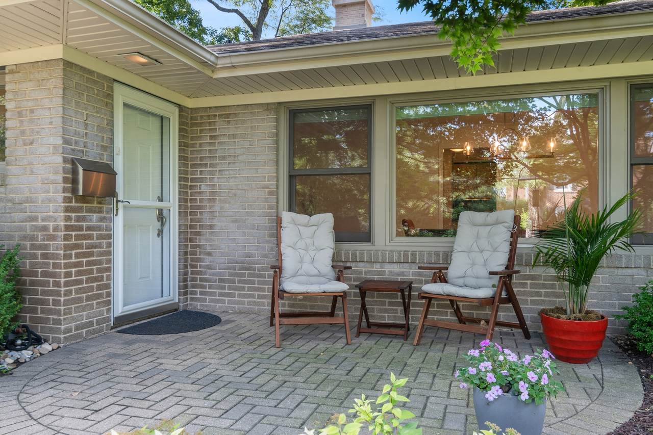 1945 Castlewood Road - Photo 1