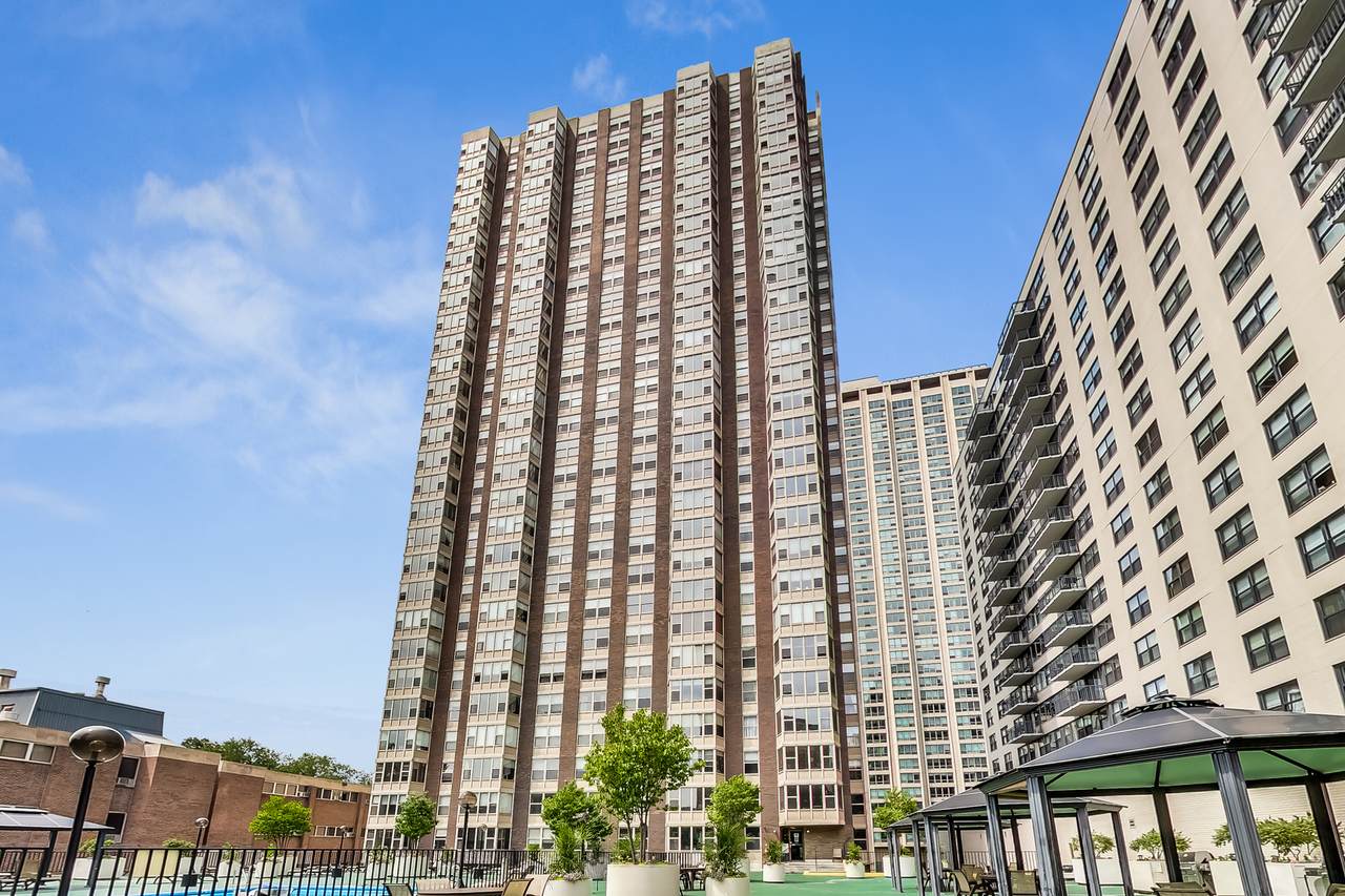 525 Hawthorne Place - Photo 1