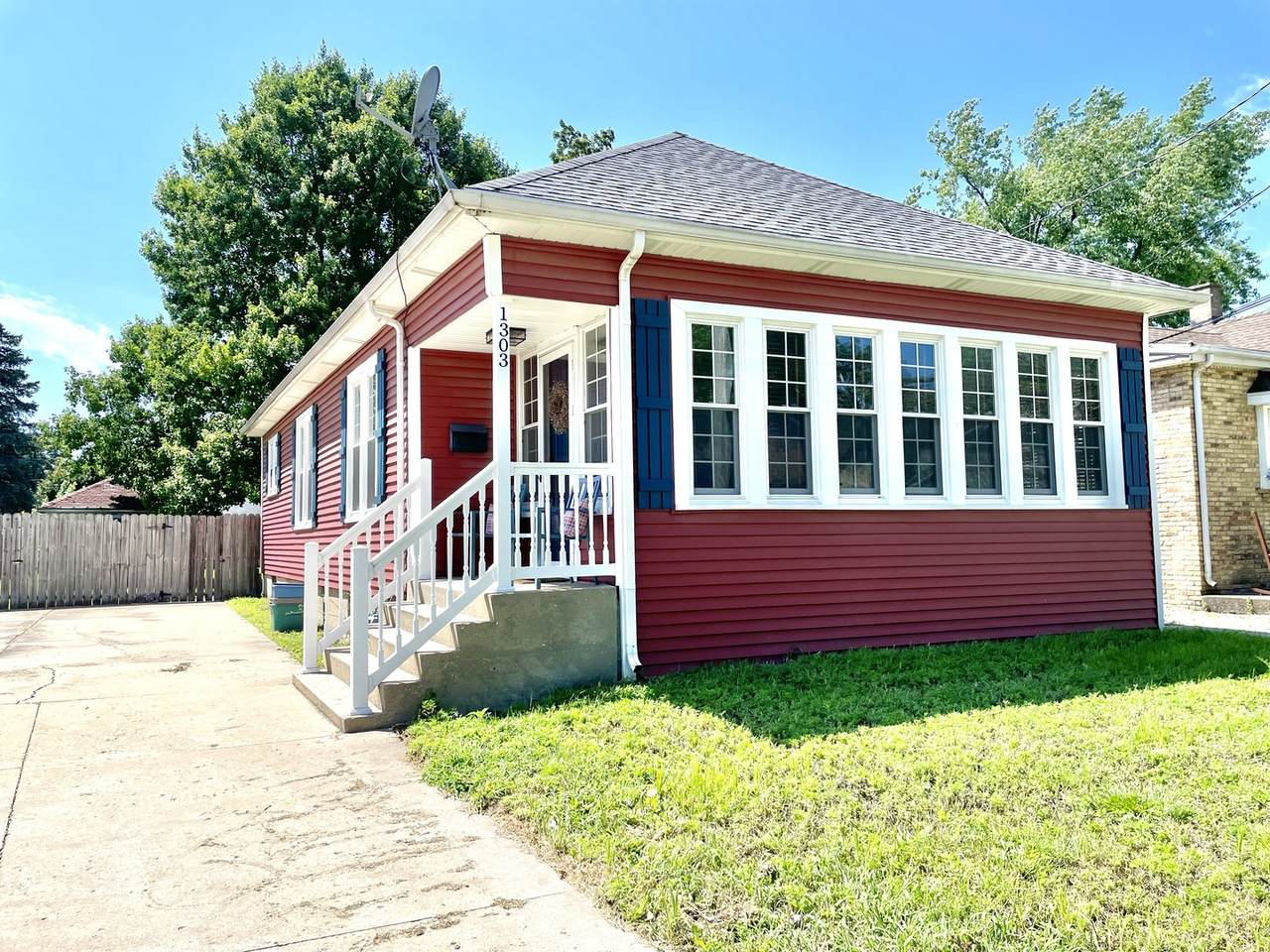 1303 Laharpe Street - Photo 1