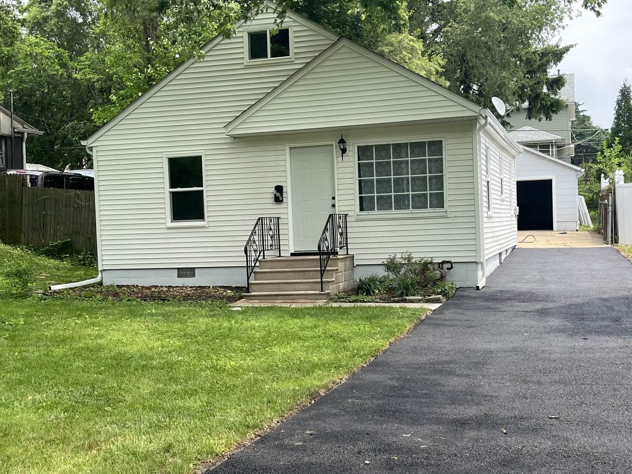 1508 Catherine Street - Photo 1