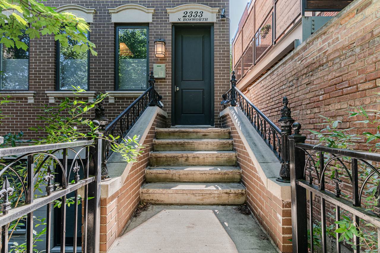 2333 Bosworth Avenue - Photo 1